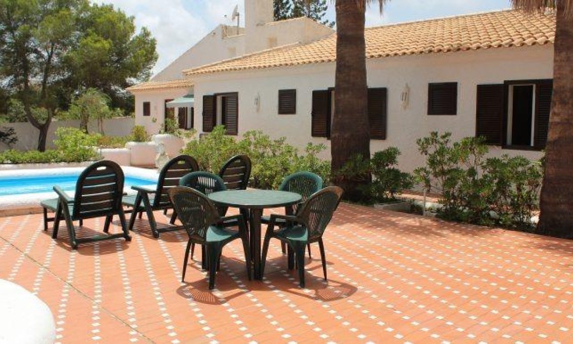 Resale - Villa -
Orihuela Costa - Villamartín