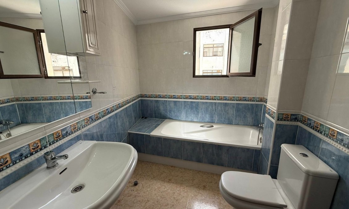Segunda mano - Apartamento -
San Miguel de Salinas - Inland