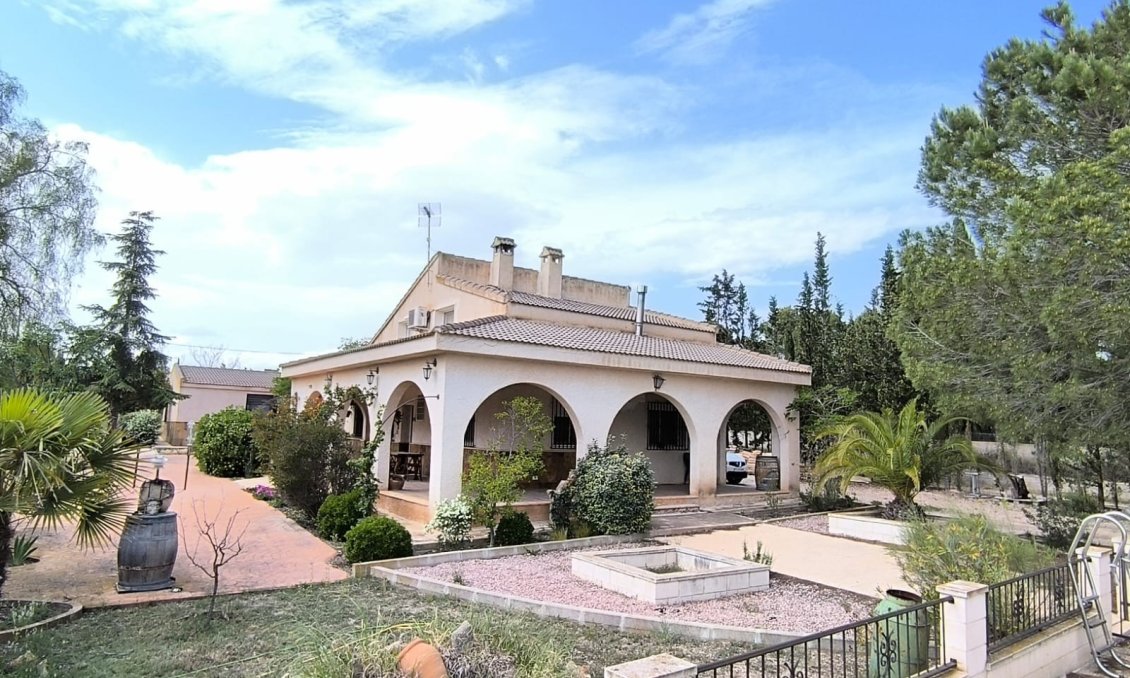 Segunda mano - Villa -
Yecla - Inland