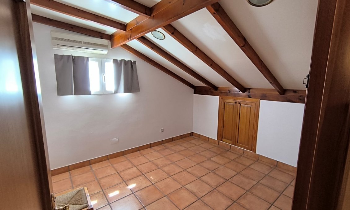 Segunda mano - Villa -
Yecla - Inland