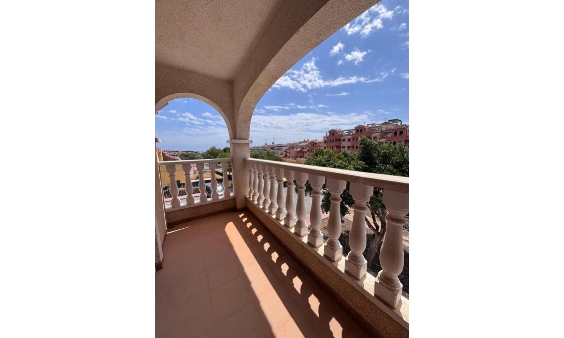Resale - Townhouse -
Villamartin - Costa Blanca