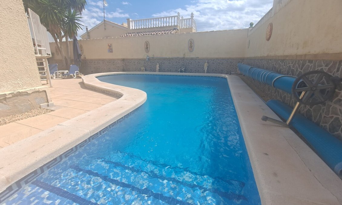 Resale - Villa -
Villamartin - Costa Blanca