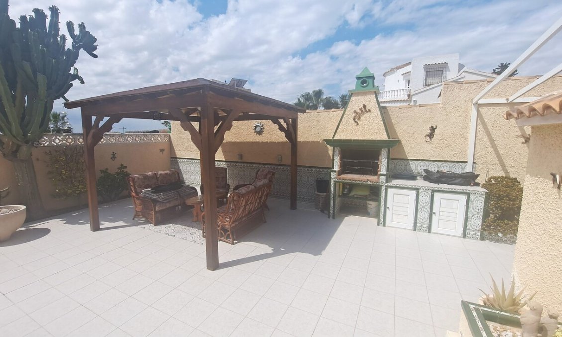 Resale - Villa -
Villamartin - Costa Blanca