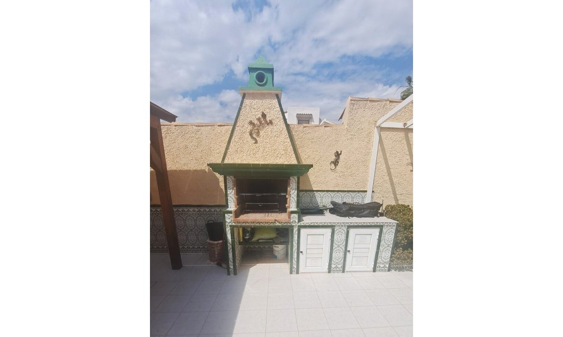 Resale - Villa -
Villamartin - Costa Blanca