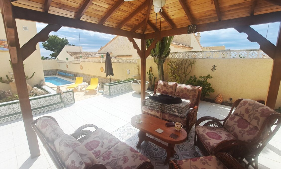 Resale - Villa -
Villamartin - Costa Blanca