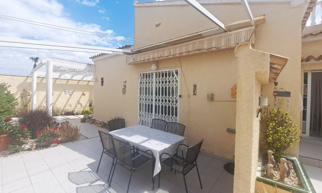 Resale - Villa -
Villamartin - Costa Blanca