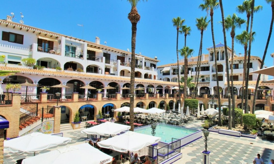 Resale - Villa -
Villamartin - Costa Blanca