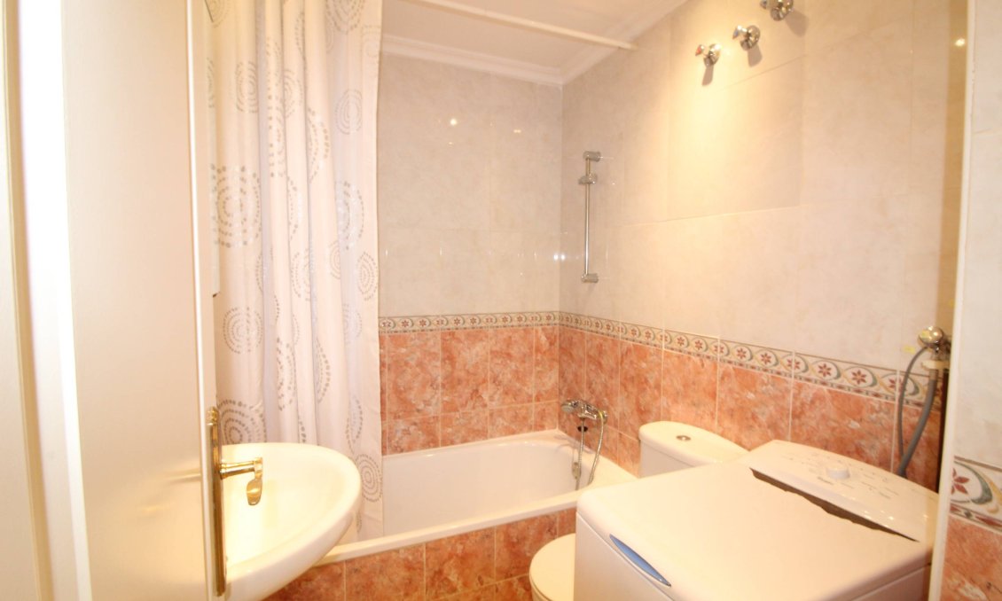 Használt Ingatlanok - Apartman -
Torrevieja - Centrum