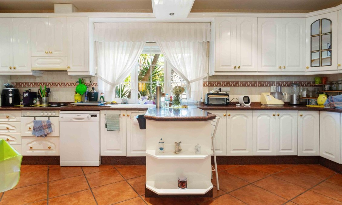 Resale - Villa -
Cabo Roig - Muy Cerca De La Playa
