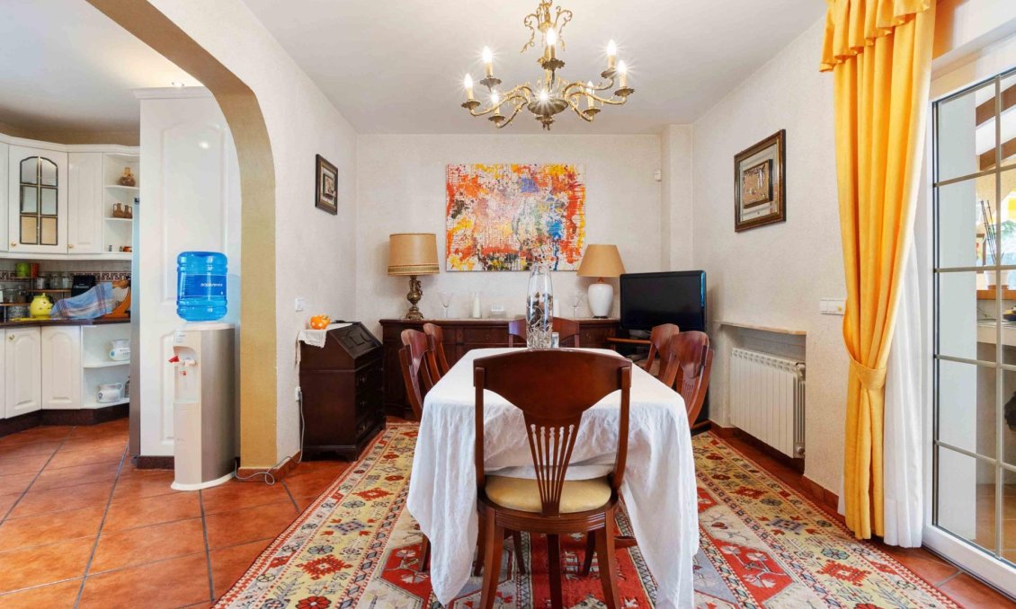 Resale - Villa -
Cabo Roig - Muy Cerca De La Playa