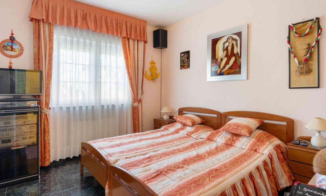Resale - Villa -
Cabo Roig - Muy Cerca De La Playa