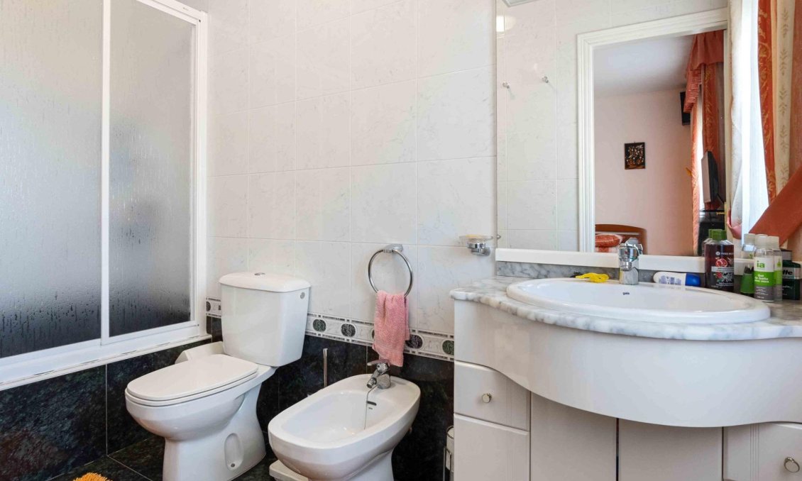 Resale - Villa -
Cabo Roig - Muy Cerca De La Playa