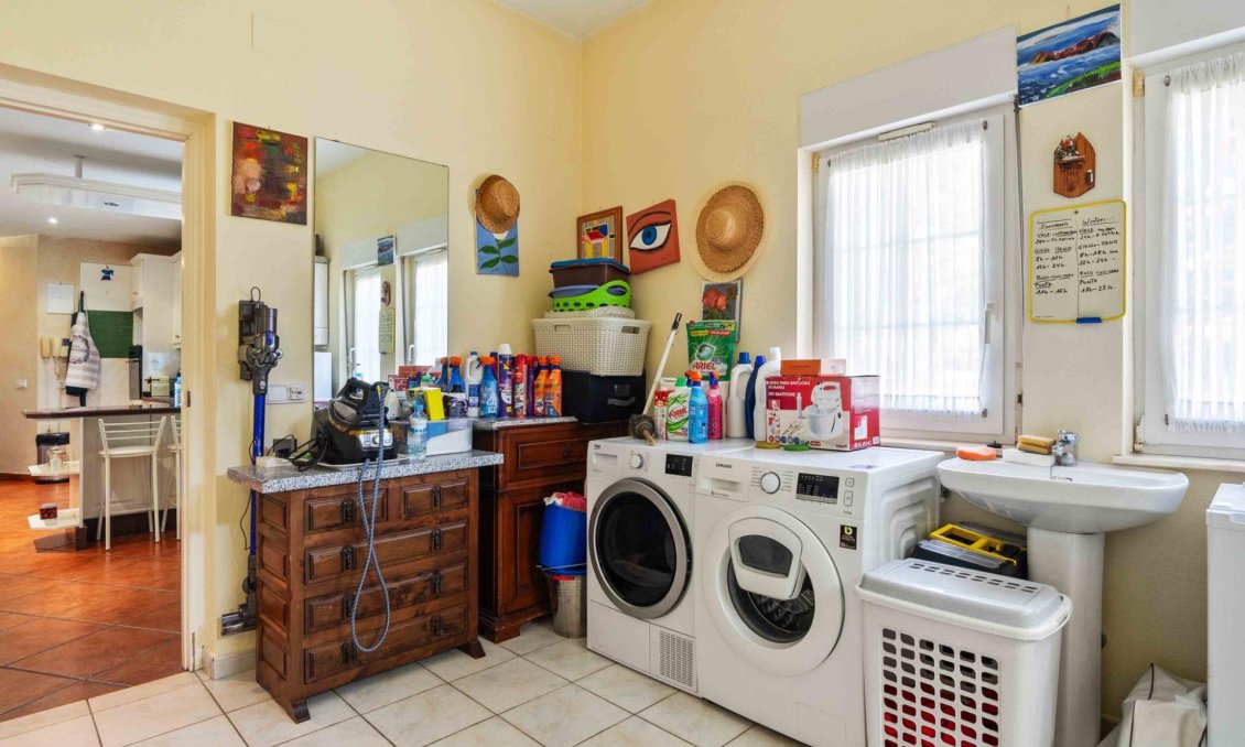 Resale - Villa -
Cabo Roig - Muy Cerca De La Playa