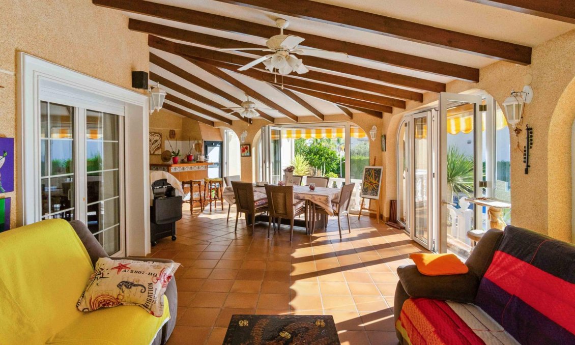 Resale - Villa -
Cabo Roig - Muy Cerca De La Playa
