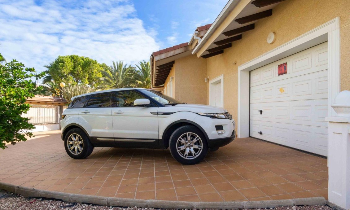 Resale - Villa -
Cabo Roig - Muy Cerca De La Playa