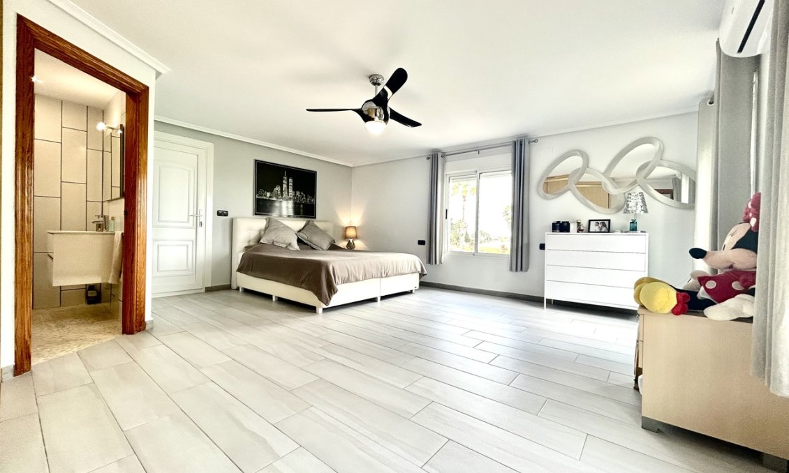 Resale - Villa -
Catral - Costa Blanca