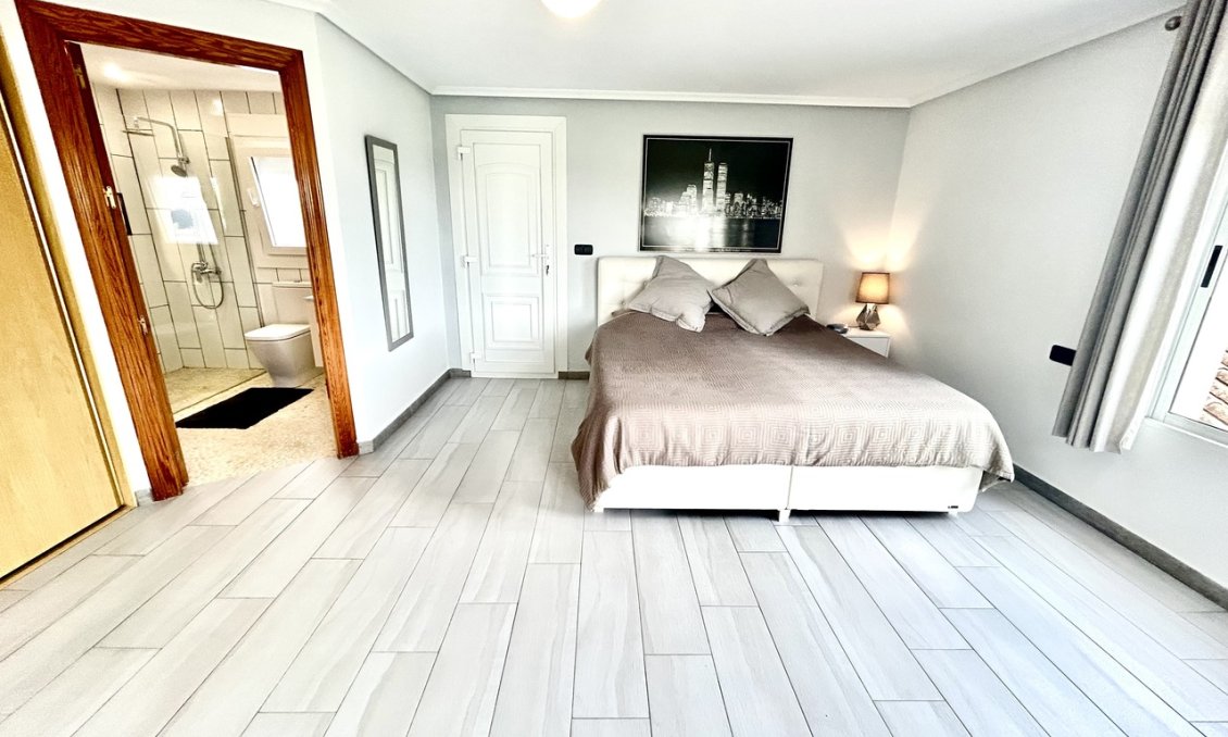 Resale - Villa -
Catral - Costa Blanca