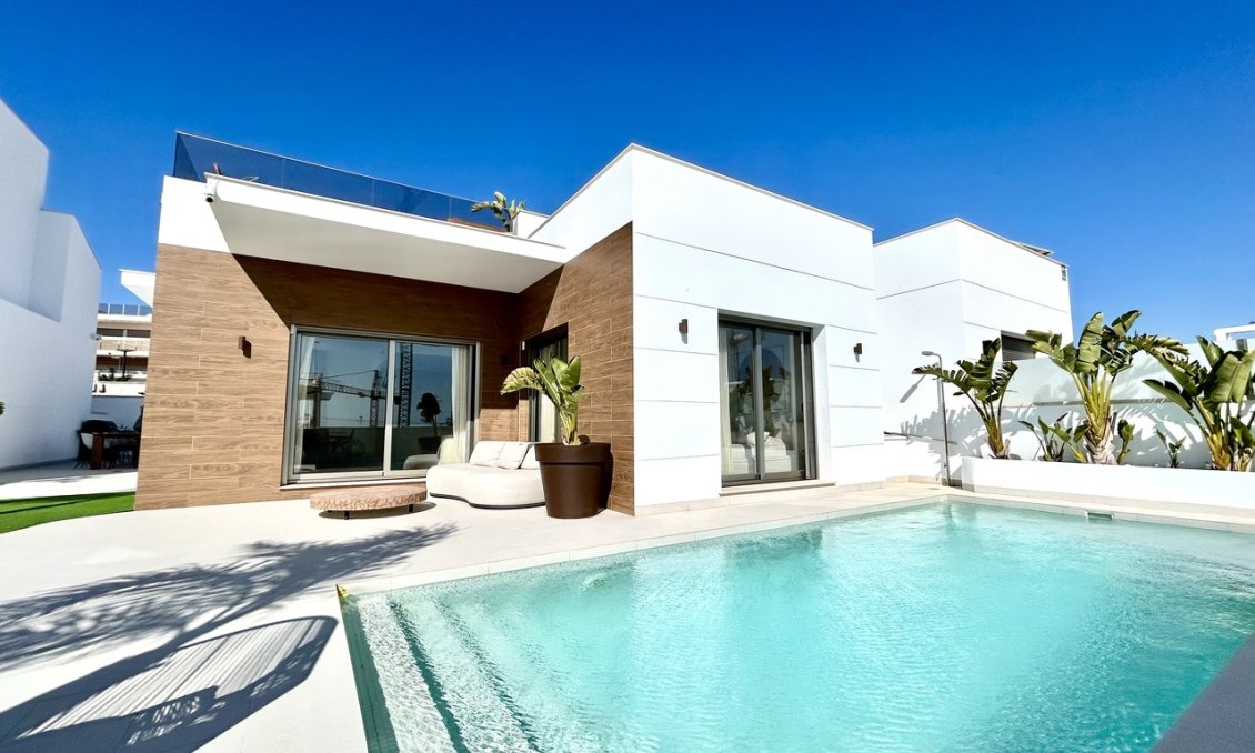 Revente - Villa -
Las Filipinas - Inland