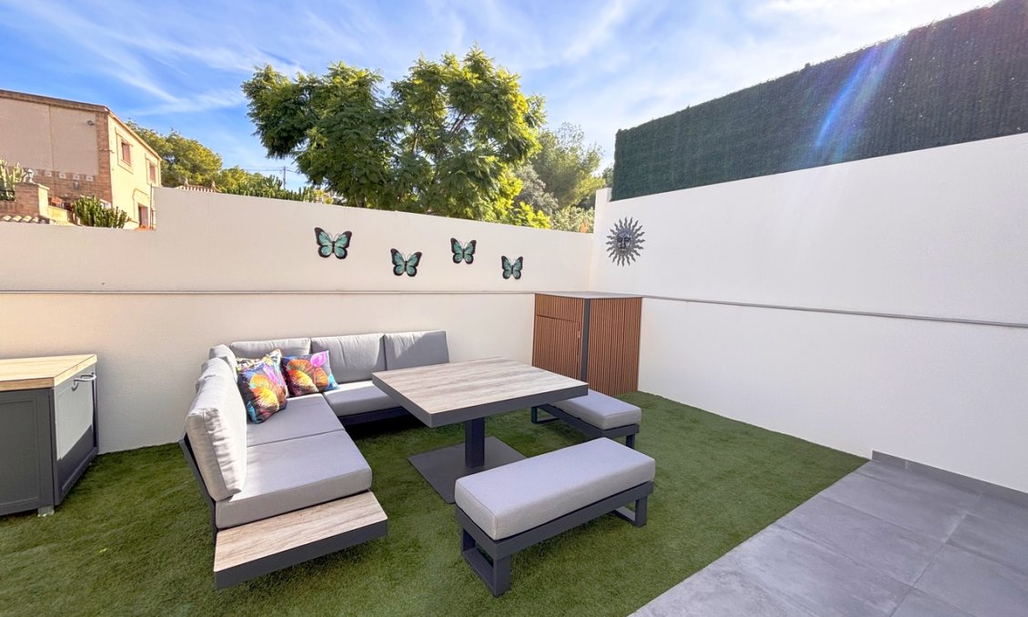 Resale - Villa -
Villamartin - Costa Blanca
