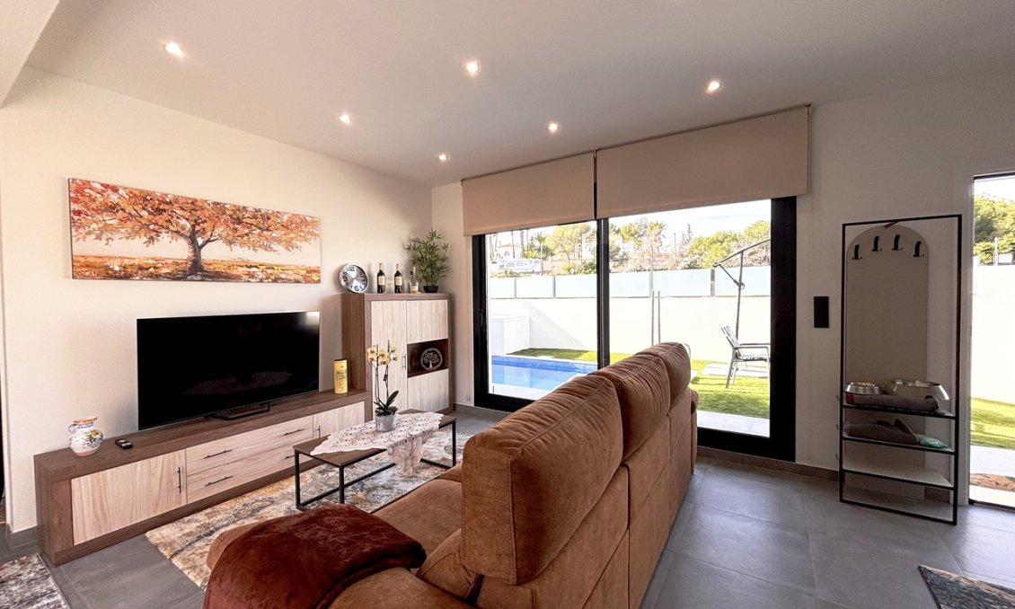 Resale - Villa -
Villamartin - Costa Blanca
