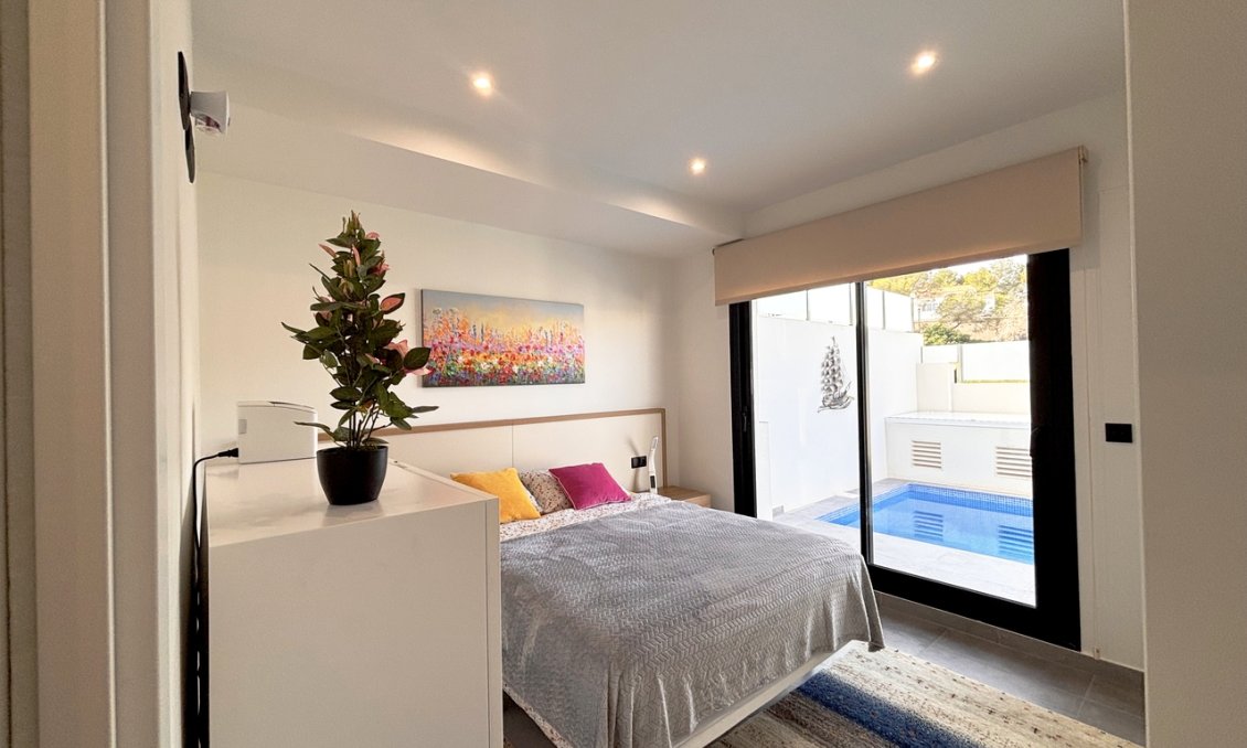 Resale - Villa -
Villamartin - Costa Blanca