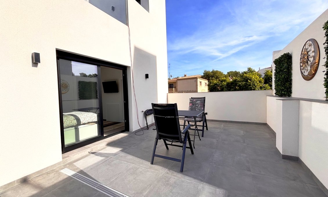 Resale - Villa -
Villamartin - Costa Blanca