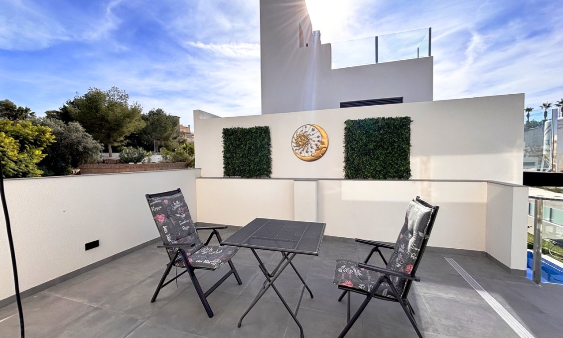 Resale - Villa -
Villamartin - Costa Blanca