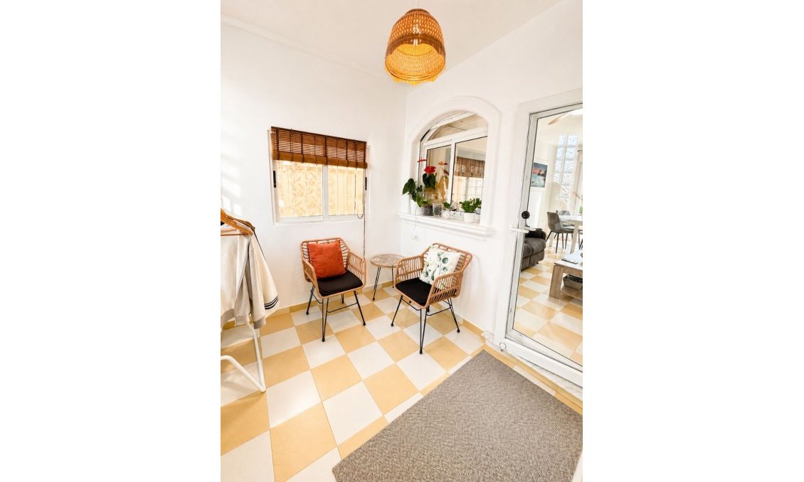 Resale - Villa -
Torrevieja - Costa Blanca
