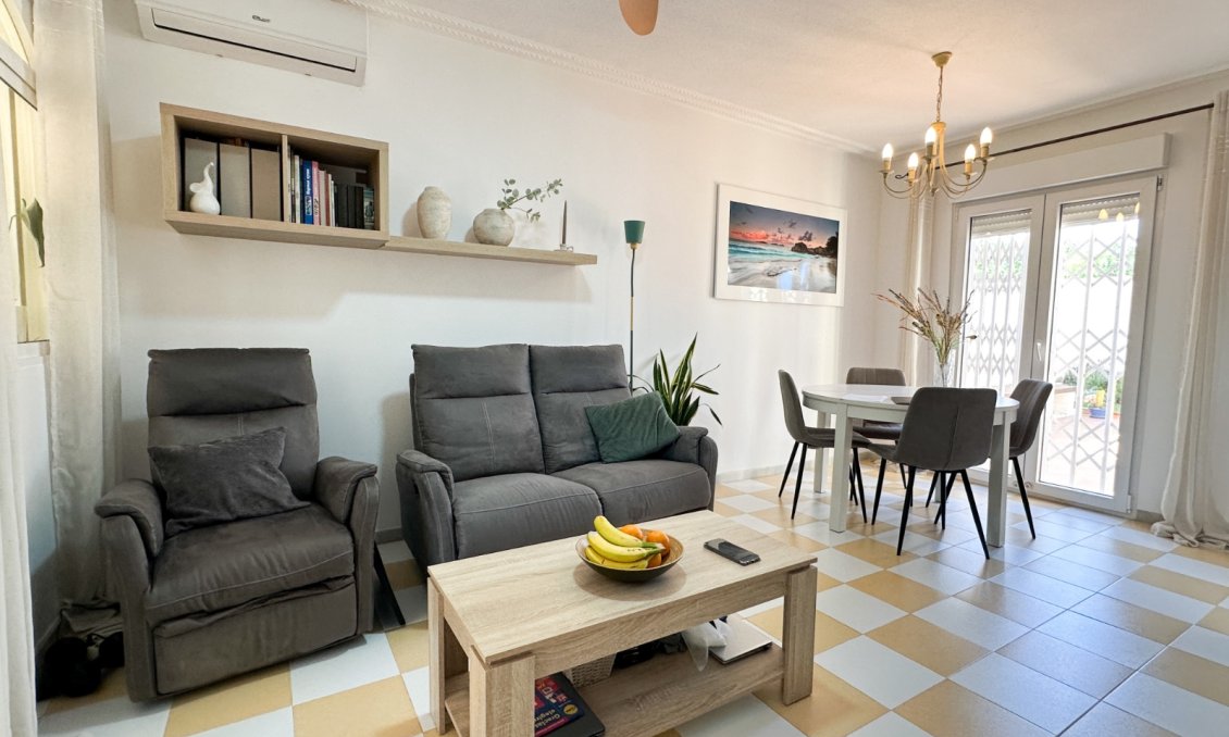 Resale - Villa -
Torrevieja - Costa Blanca