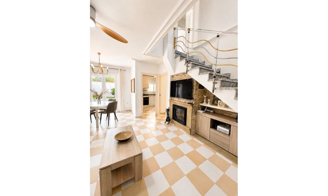 Resale - Villa -
Torrevieja - Costa Blanca