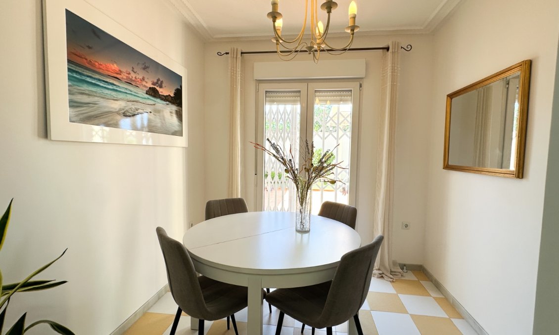 Resale - Villa -
Torrevieja - Costa Blanca