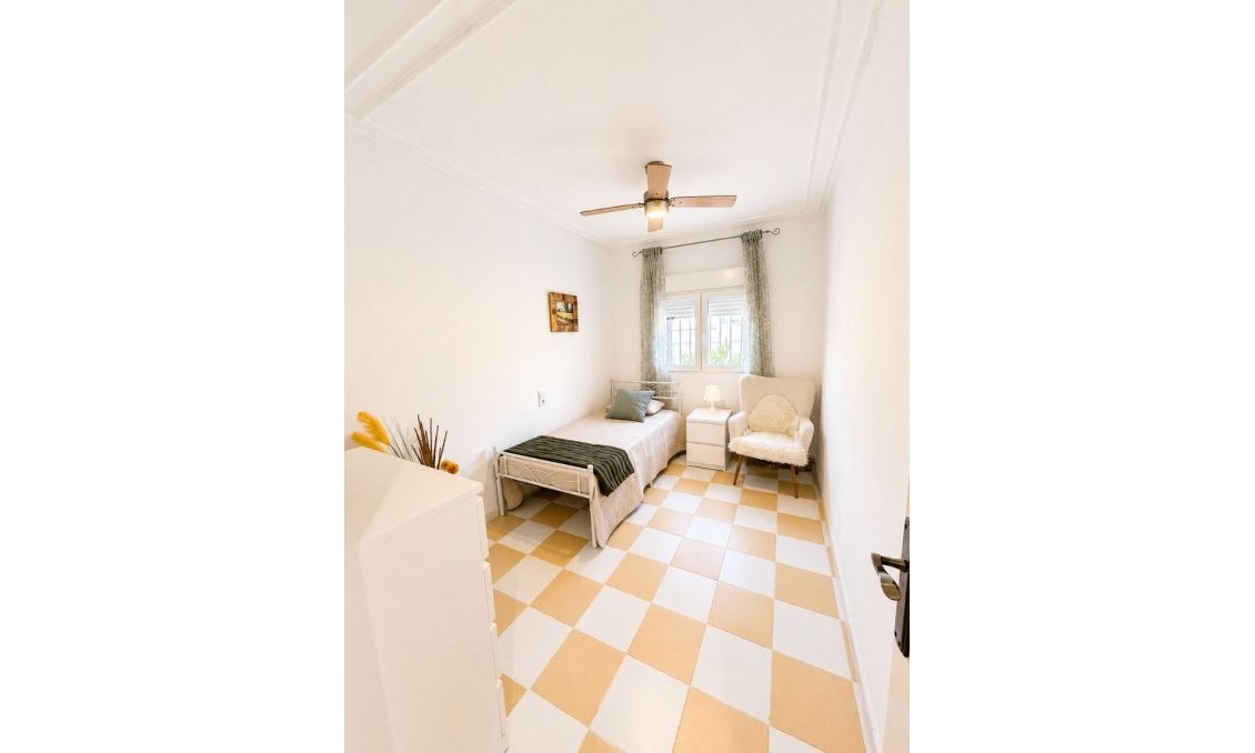 Resale - Villa -
Torrevieja - Costa Blanca