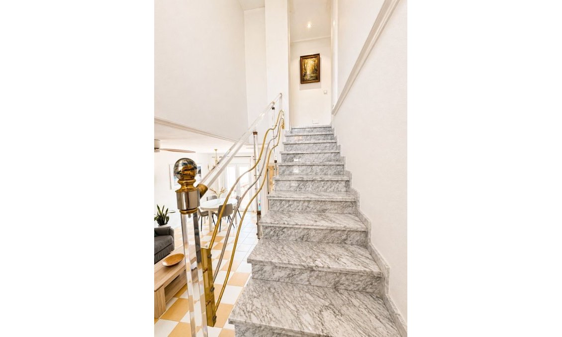 Resale - Villa -
Torrevieja - Costa Blanca