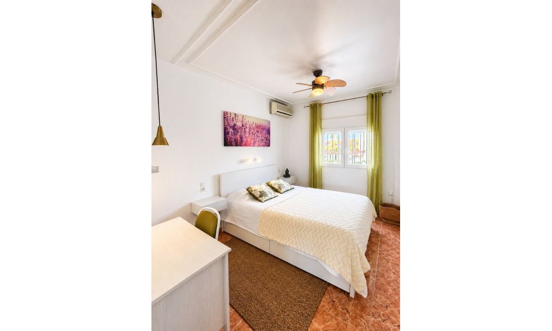 Resale - Villa -
Torrevieja - Costa Blanca