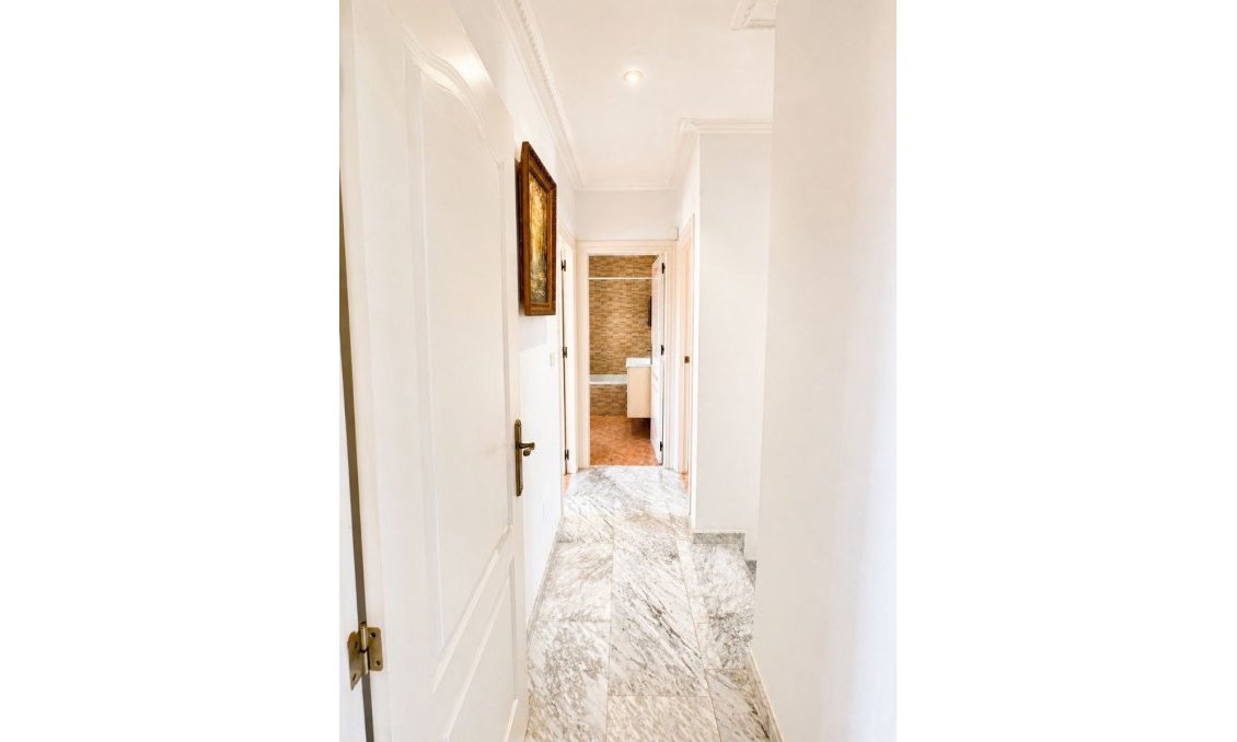 Resale - Villa -
Torrevieja - Costa Blanca
