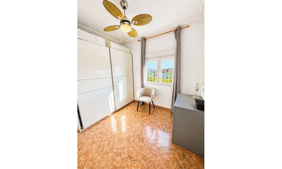 Resale - Villa -
Torrevieja - Costa Blanca