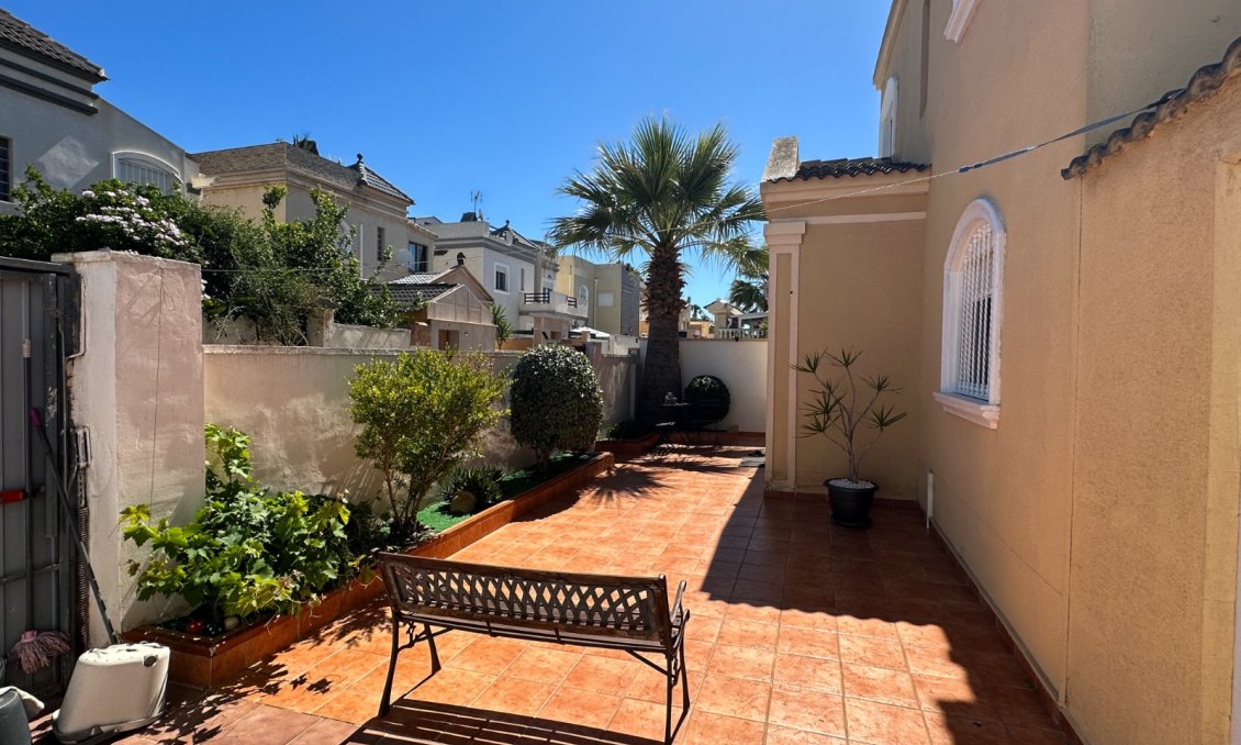 Resale - Villa -
Torrevieja - Costa Blanca