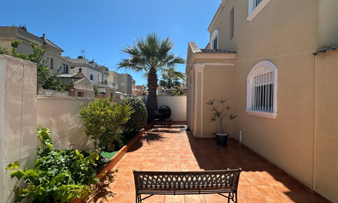 Resale - Villa -
Torrevieja - Costa Blanca