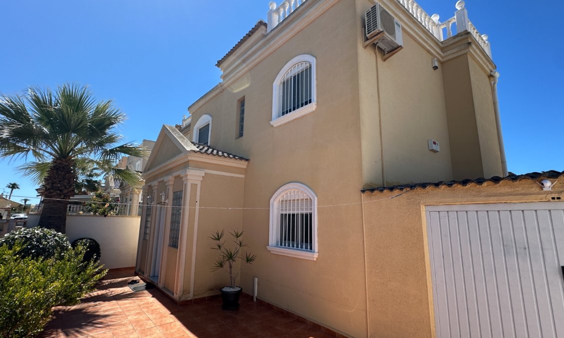 Resale - Villa -
Torrevieja - Costa Blanca