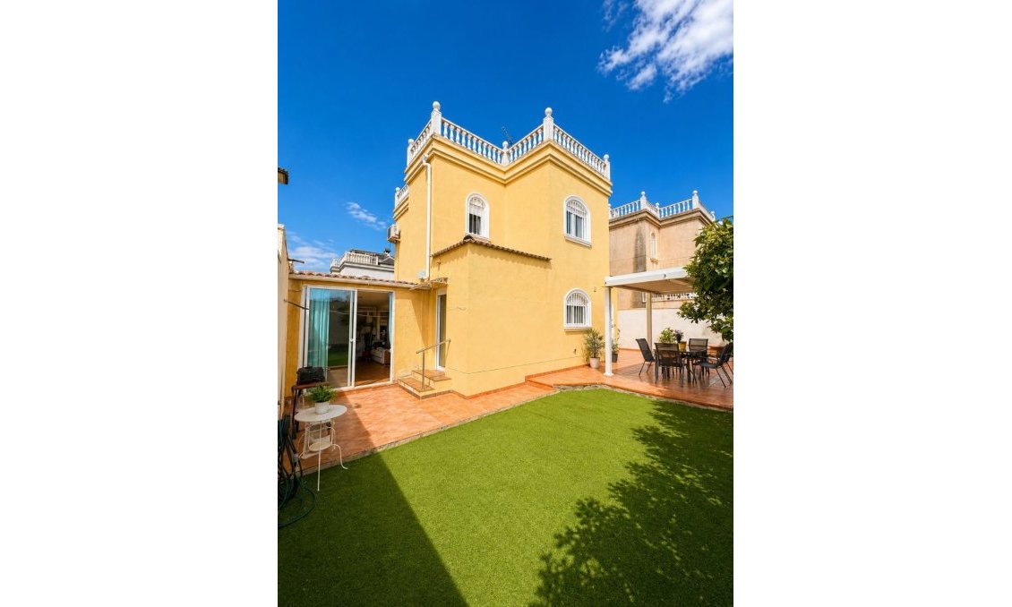 Resale - Villa -
Torrevieja - Costa Blanca