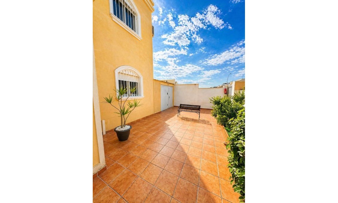Resale - Villa -
Torrevieja - Costa Blanca