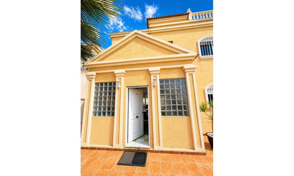 Resale - Villa -
Torrevieja - Costa Blanca