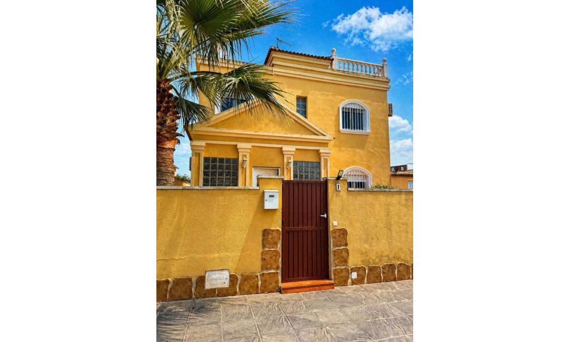 Resale - Villa -
Torrevieja - Costa Blanca