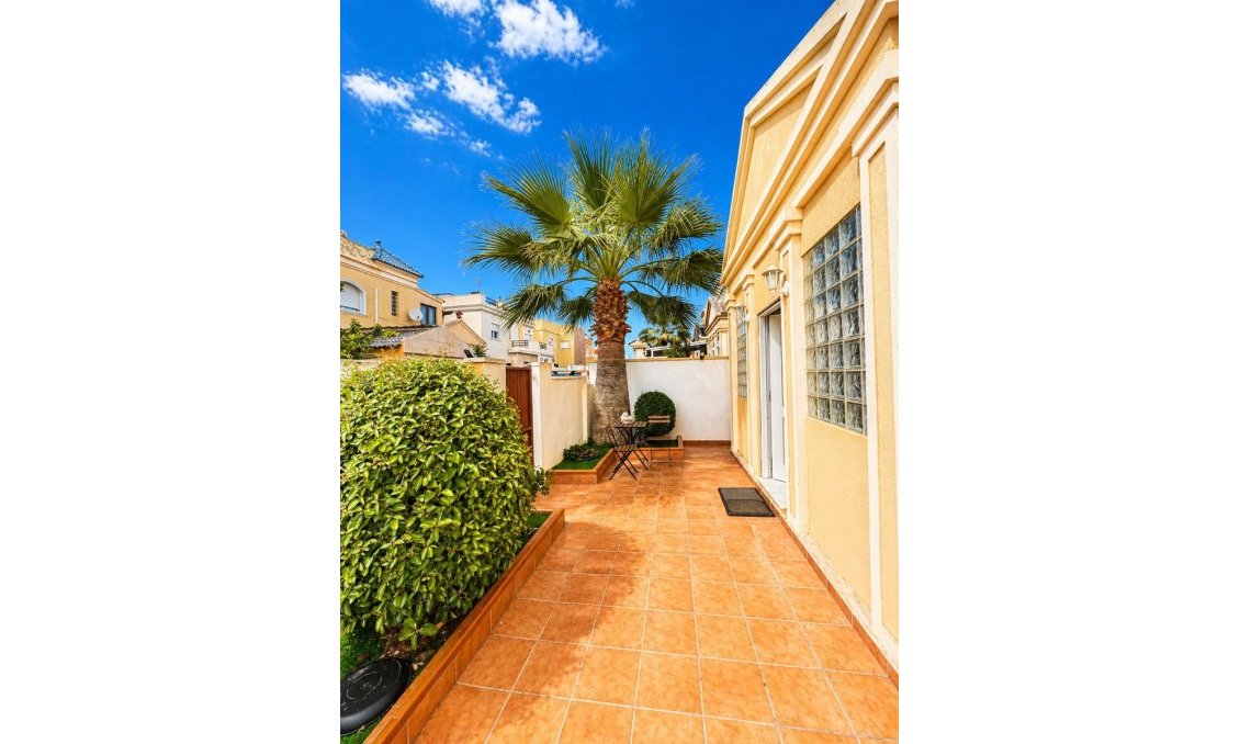 Resale - Villa -
Torrevieja - Costa Blanca