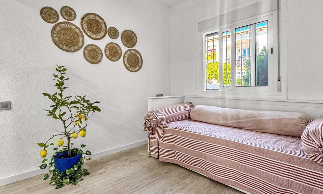 Resale - Bungalow -
Torrevieja - Costa Blanca