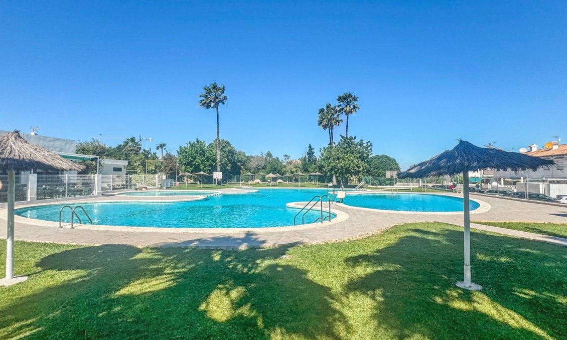 Resale - Bungalow -
Torrevieja - Costa Blanca