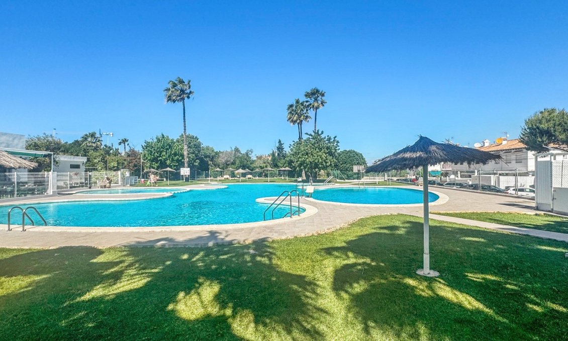 Resale - Bungalow -
Torrevieja - Costa Blanca