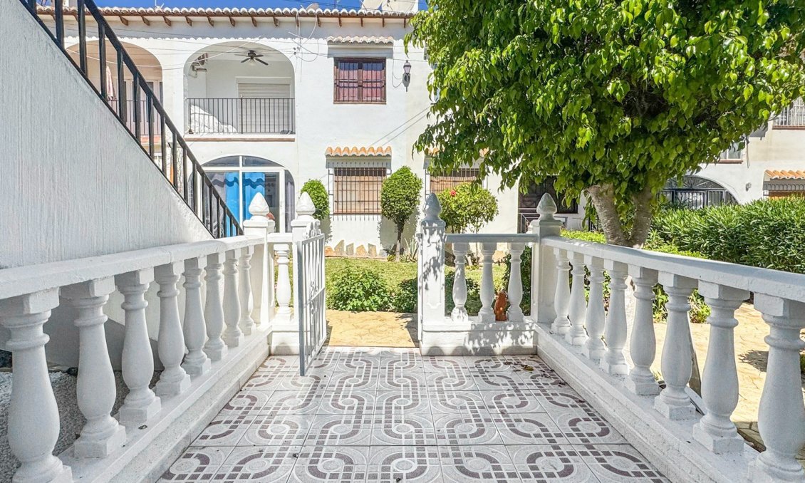 Resale - Bungalow -
Torrevieja - Costa Blanca
