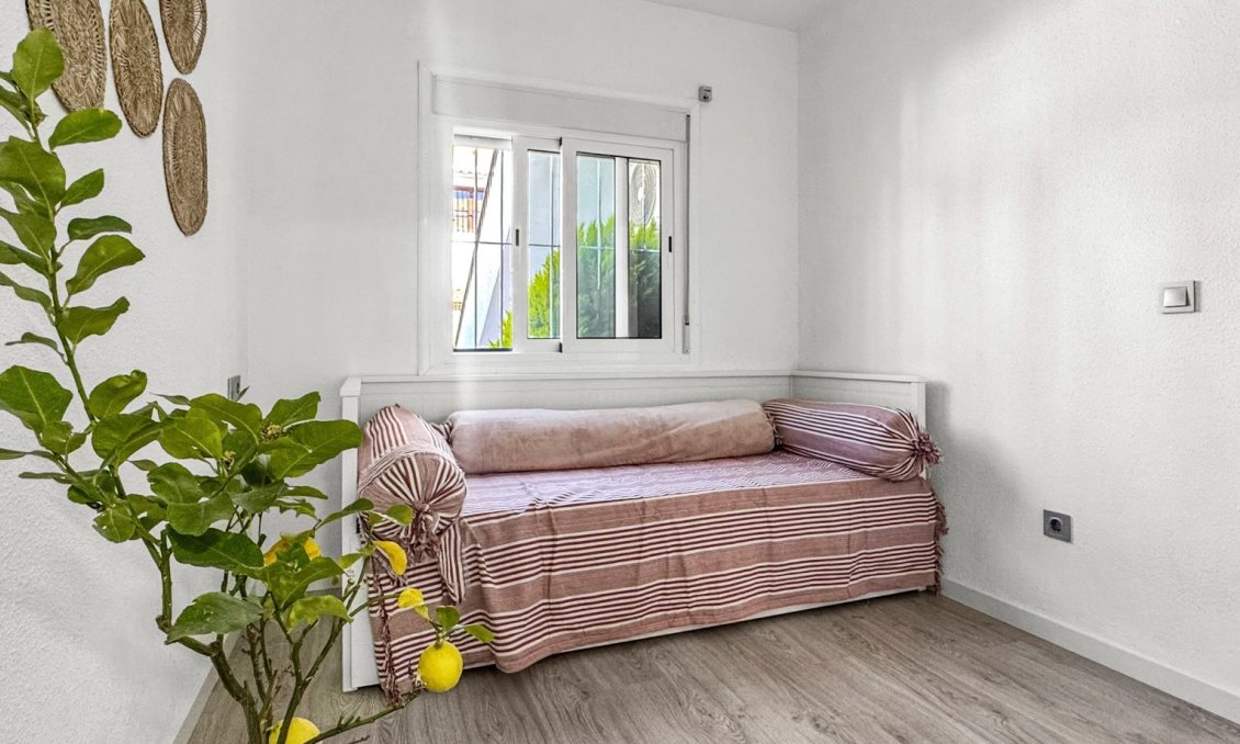 Resale - Bungalow -
Torrevieja - Costa Blanca