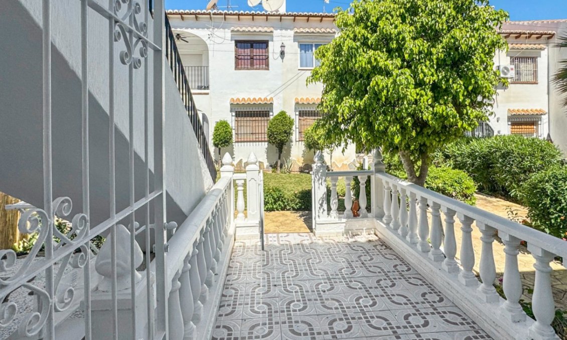Resale - Bungalow -
Torrevieja - Costa Blanca